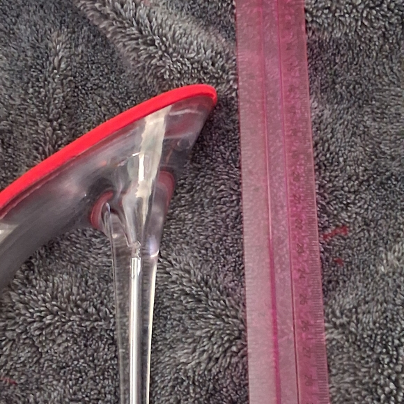 Chic Red Feathered Heels - Picture 4 of 6